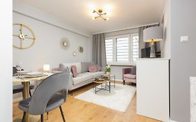 City Center Apartment Near The Vistula By Noclegi Renters