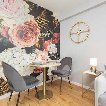 City Center Apartment Near The Vistula By Noclegi Renters Варшава Екстер'єр фото