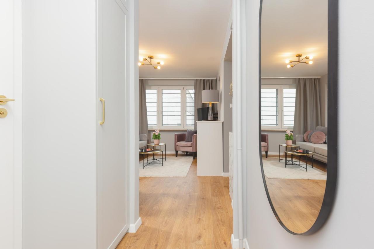 City Center Apartment Near The Vistula By Noclegi Renters Варшава Екстер'єр фото