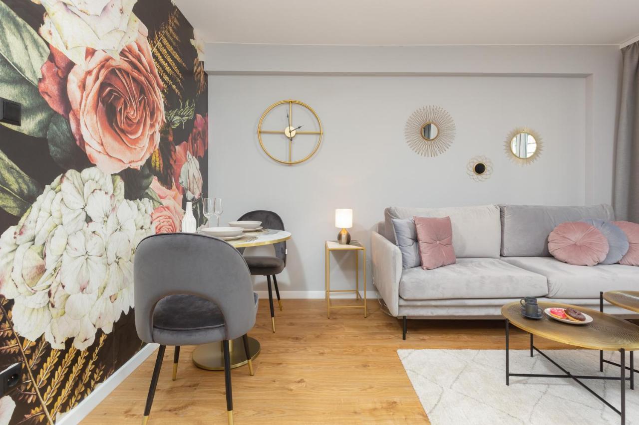 City Center Apartment Near The Vistula By Noclegi Renters Варшава Екстер'єр фото